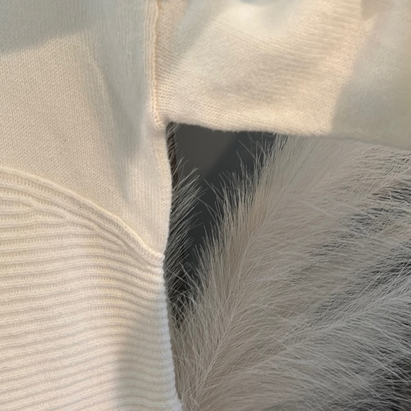 Vince Camuto Cream Turtleneck Sweater with Ribbed Texture - Picture 4 of 6